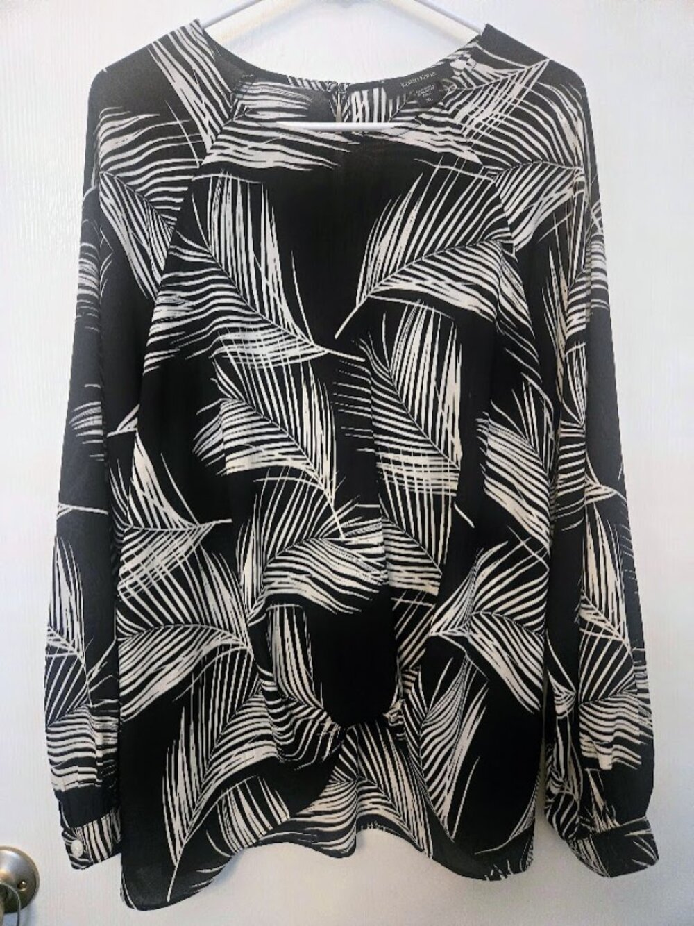 Karen Kane black and white L/S leaf print blouse top Size XL NWOT